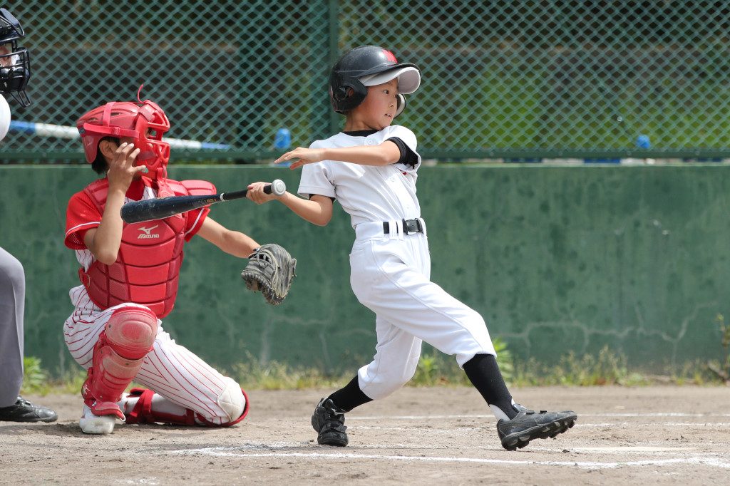 人生初ヒット! 迷いのないナイススイングだ(南桜塚少年野球)